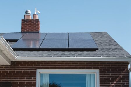 Quel est le nombre optimal de panneaux solaires à installer pour alimenter votre maison ?