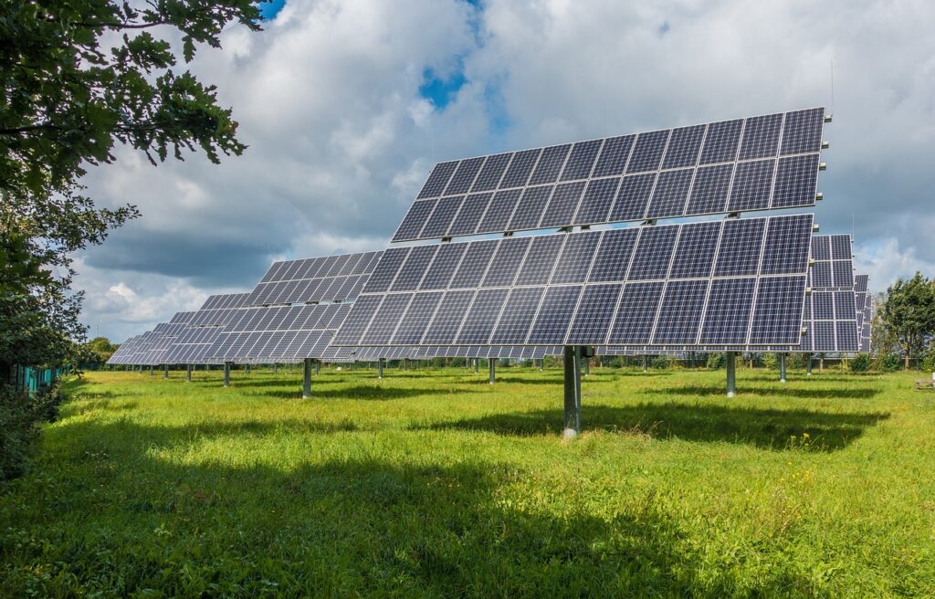 Panneau solaire au sol : tout ce qu'il faut savoir